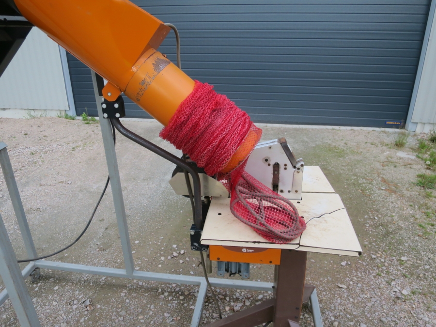 5052 Daumar GH-10 net clipper net bagger