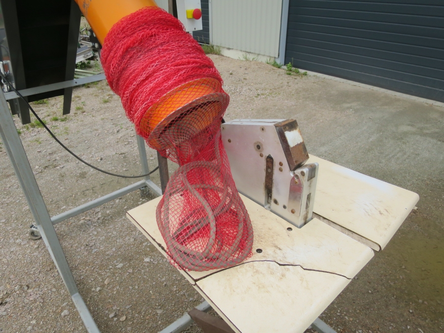 5052 Daumar GH-10 net clipper net bagger