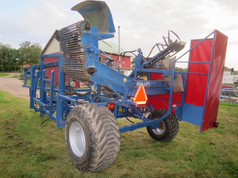 5076 Asa-lift carrot harvester with auto box filling