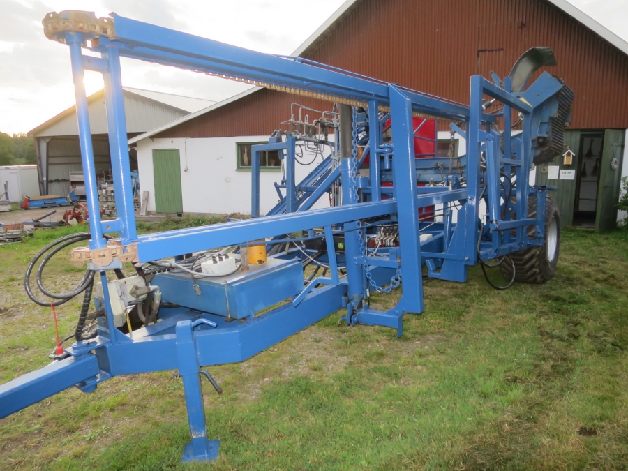 5076 Asa-lift carrot harvester with auto box filling