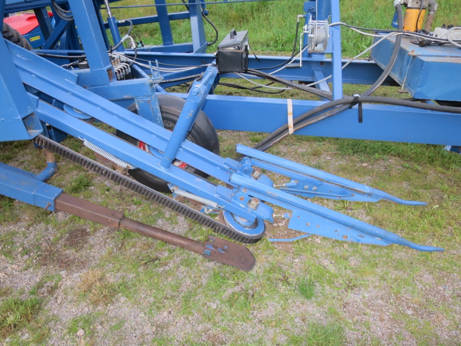 5076 Asa-lift carrot harvester with auto box filling