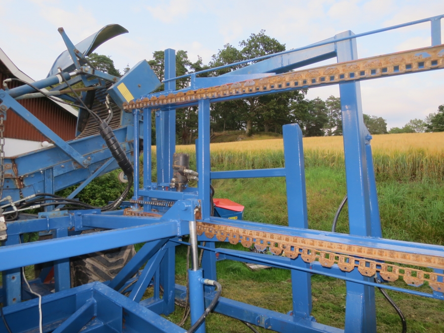5076 Asa-lift carrot harvester with auto box filling