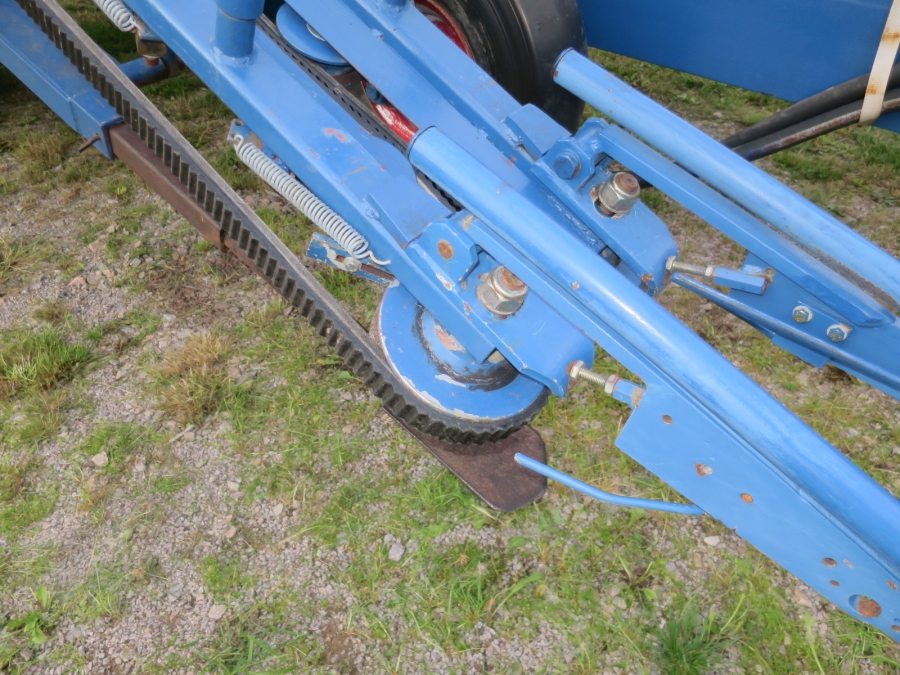 5076 Asa-lift carrot harvester with auto box filling