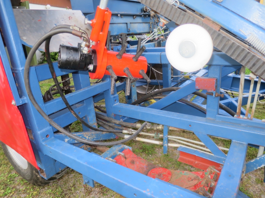 5076 Asa-lift carrot harvester with auto box filling