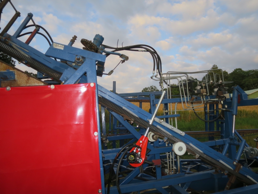 5076 Asa-lift carrot harvester with auto box filling