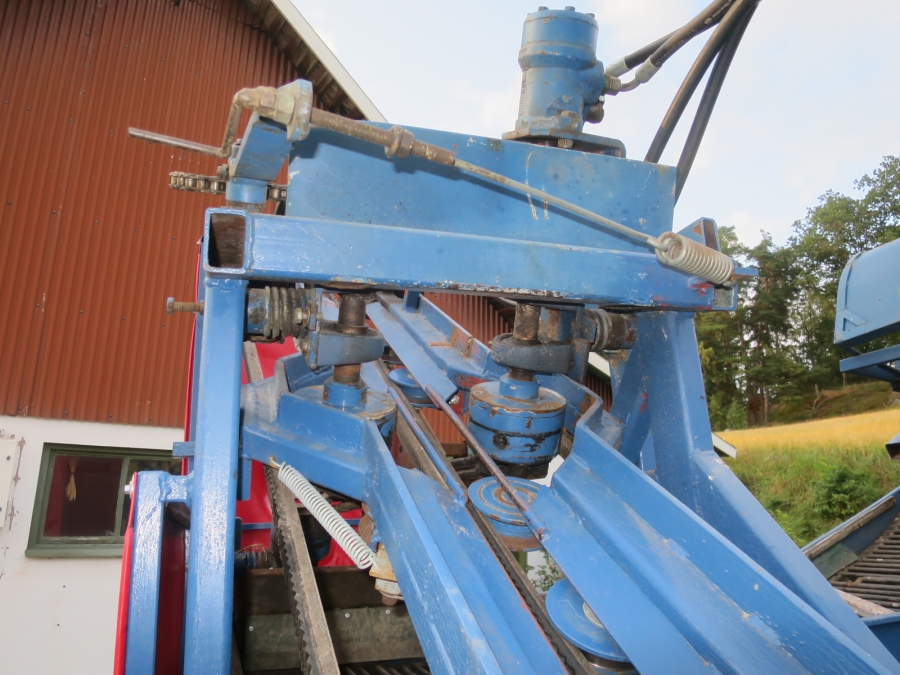 5076 Asa-lift carrot harvester with auto box filling
