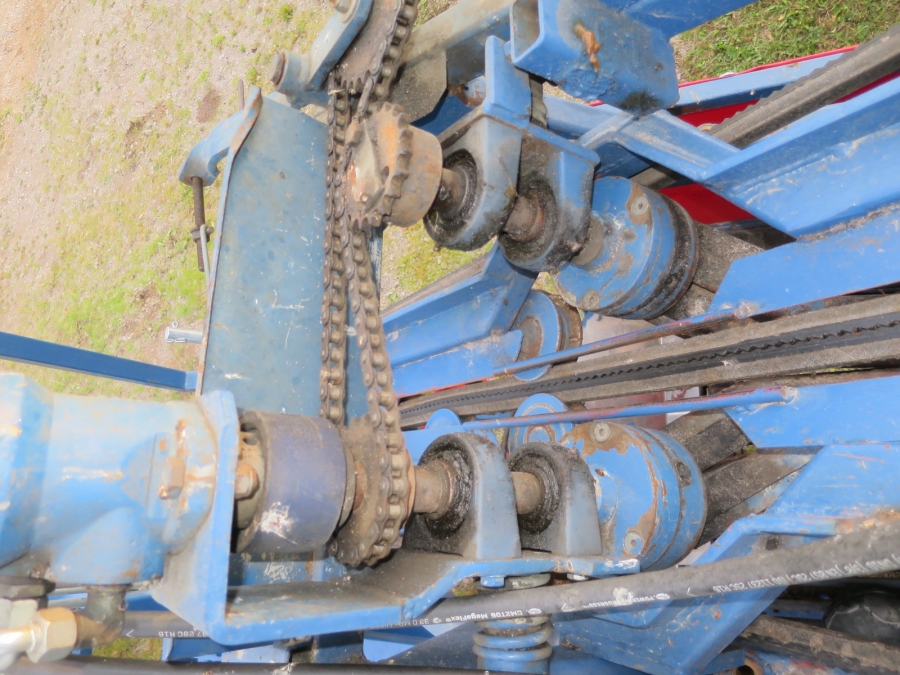 5076 Asa-lift carrot harvester with auto box filling