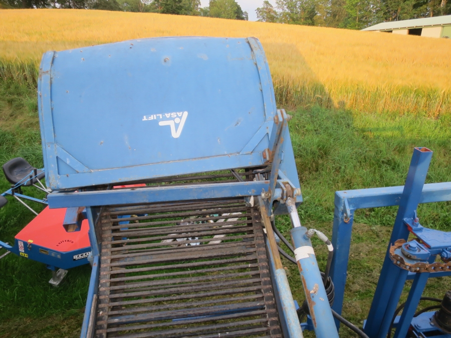 5076 Asa-lift carrot harvester with auto box filling