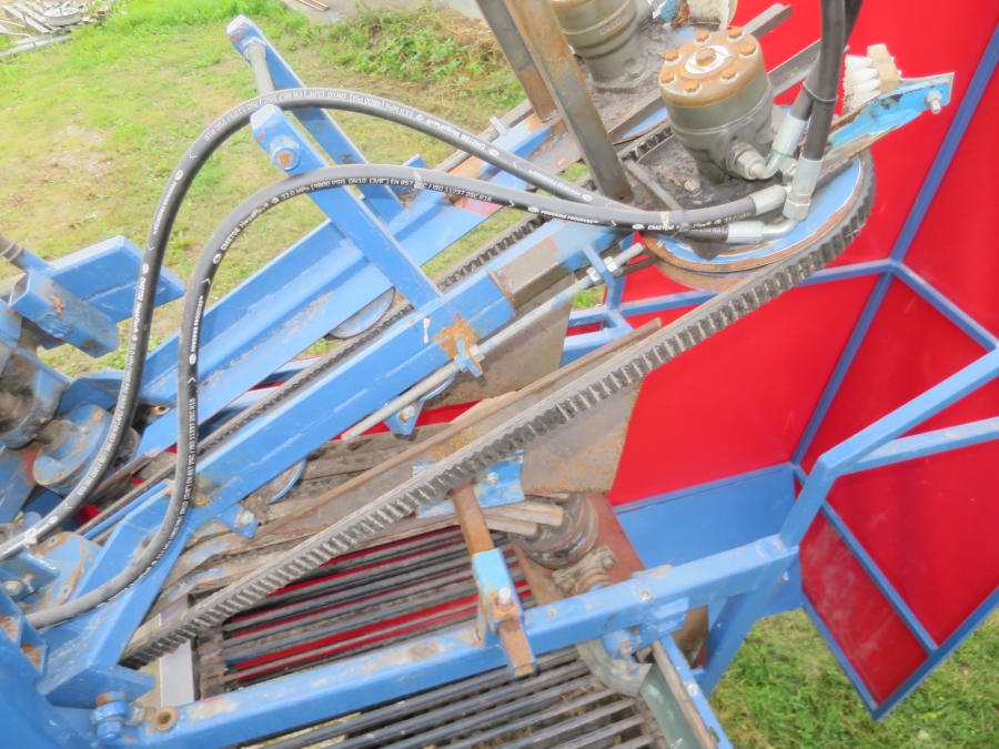 5076 Asa-lift carrot harvester with auto box filling