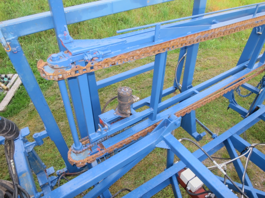 5076 Asa-lift carrot harvester with auto box filling