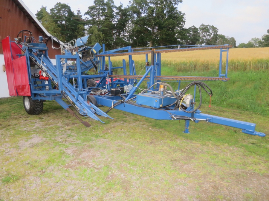 5076 Asa-lift carrot harvester with auto box filling