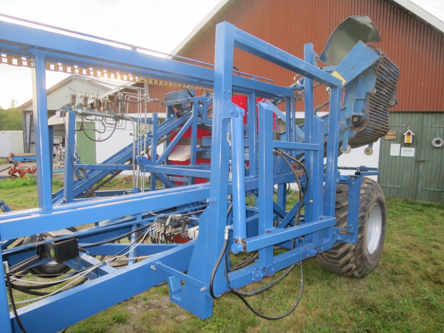 5076 Asa-lift carrot harvester with auto box filling