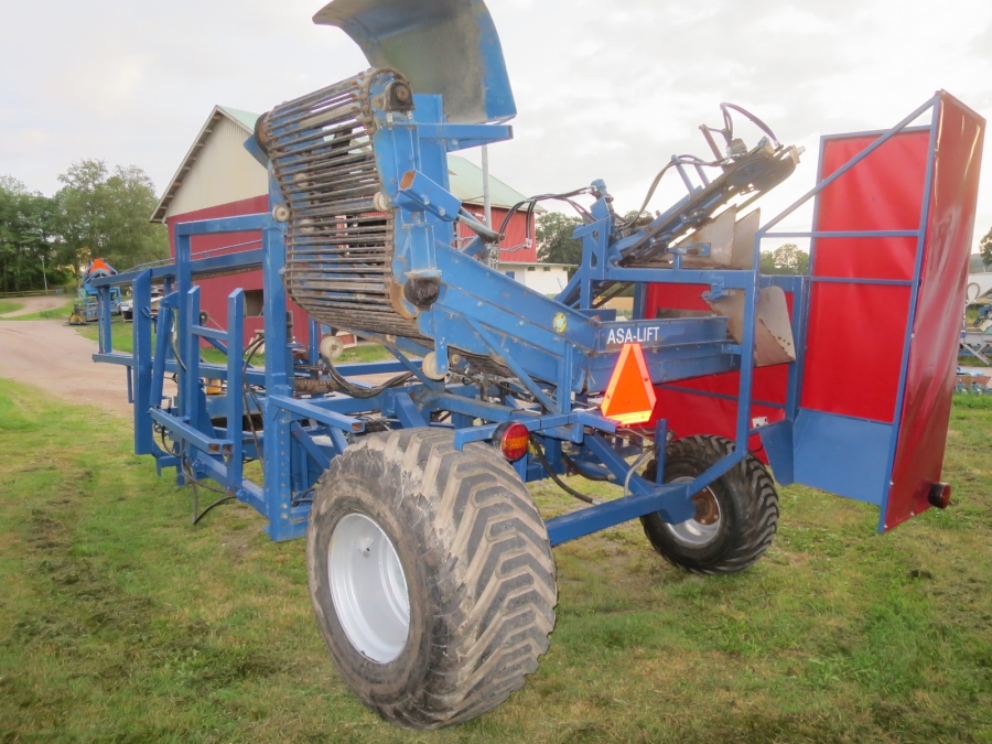 5076 Asa-lift carrot harvester with auto box filling