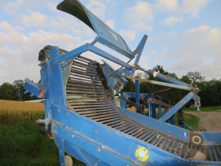 5076 Asa-lift carrot harvester with auto box filling