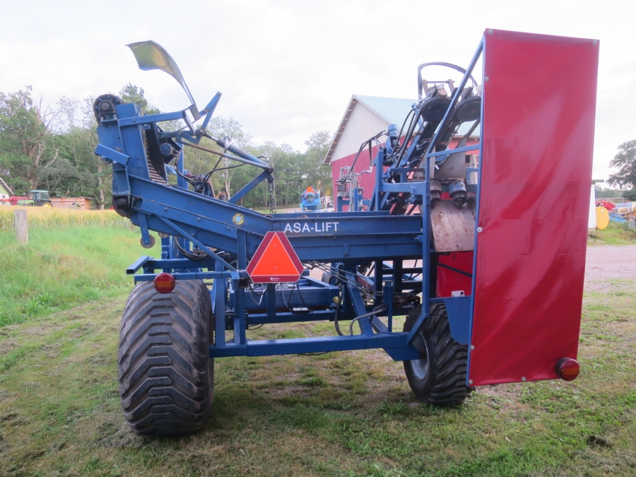 5076 Asa-lift carrot harvester with auto box filling