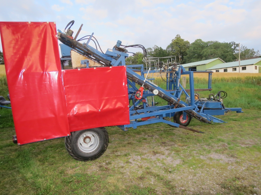 5076 Asa-lift carrot harvester with auto box filling