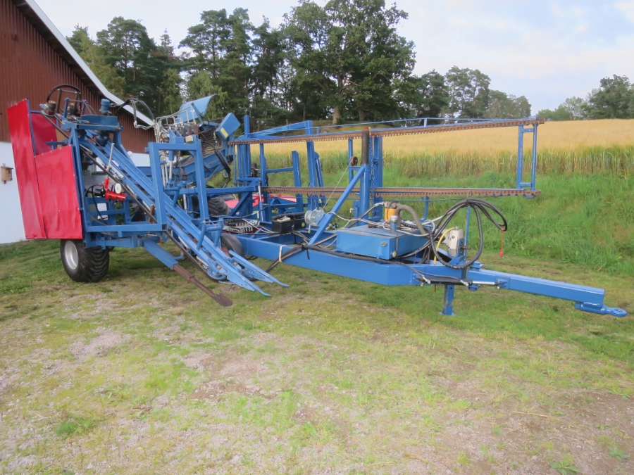 5076 Asa-lift carrot harvester with auto box filling