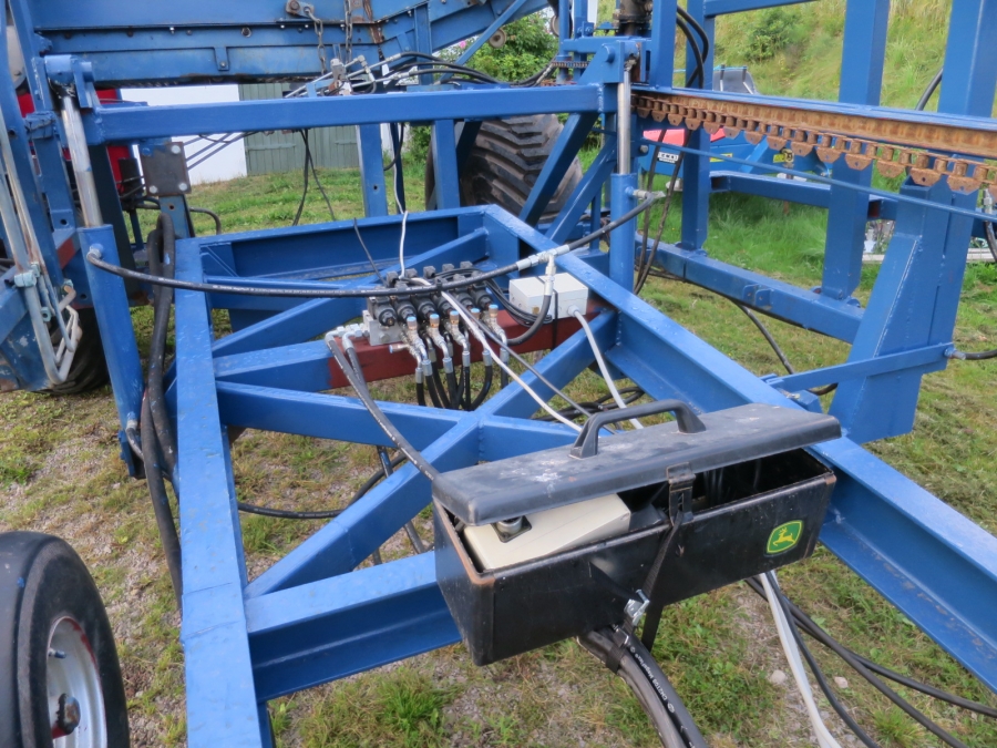 5076 Asa-lift carrot harvester with auto box filling