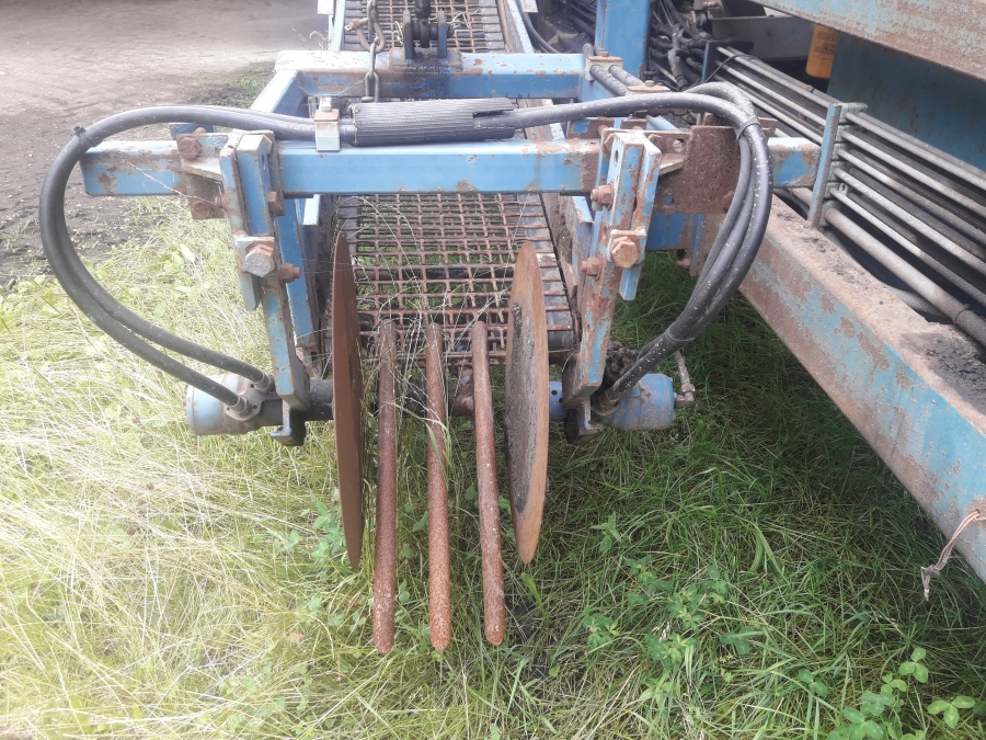 5083 Asa-Lift carrot harvester T-140B