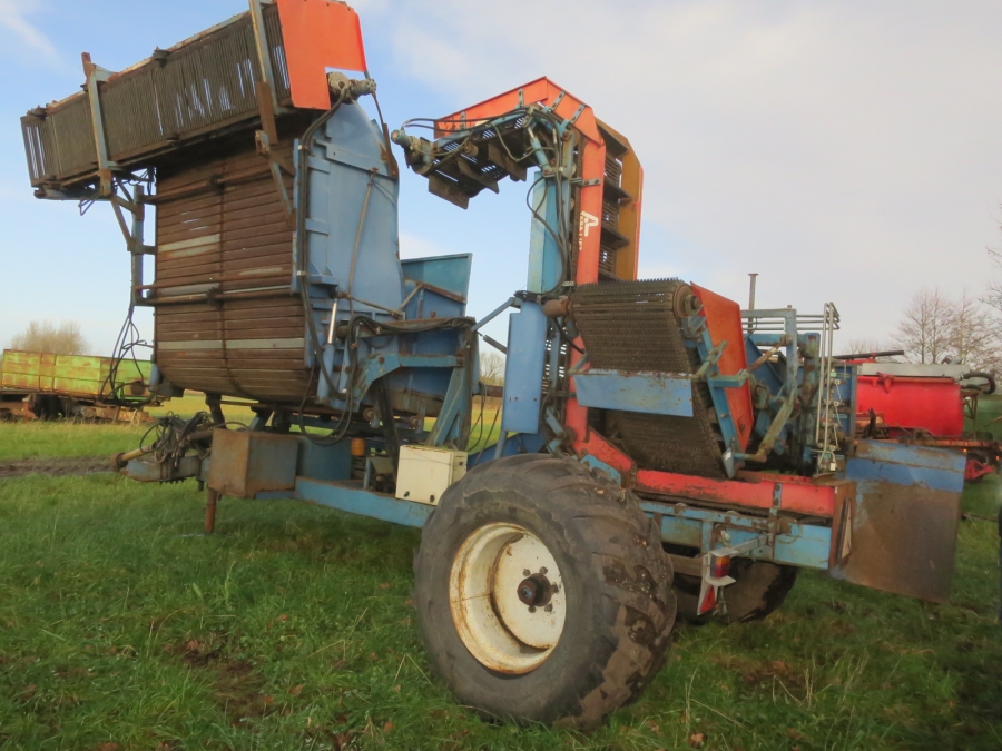 5083 Asa-Lift carrot harvester T-140B