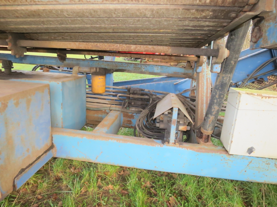 5083 Asa-Lift carrot harvester T-140B