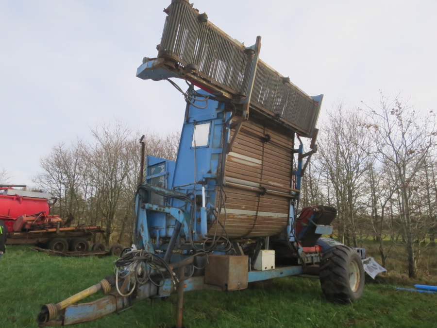 5083 Asa-Lift carrot harvester T-140B