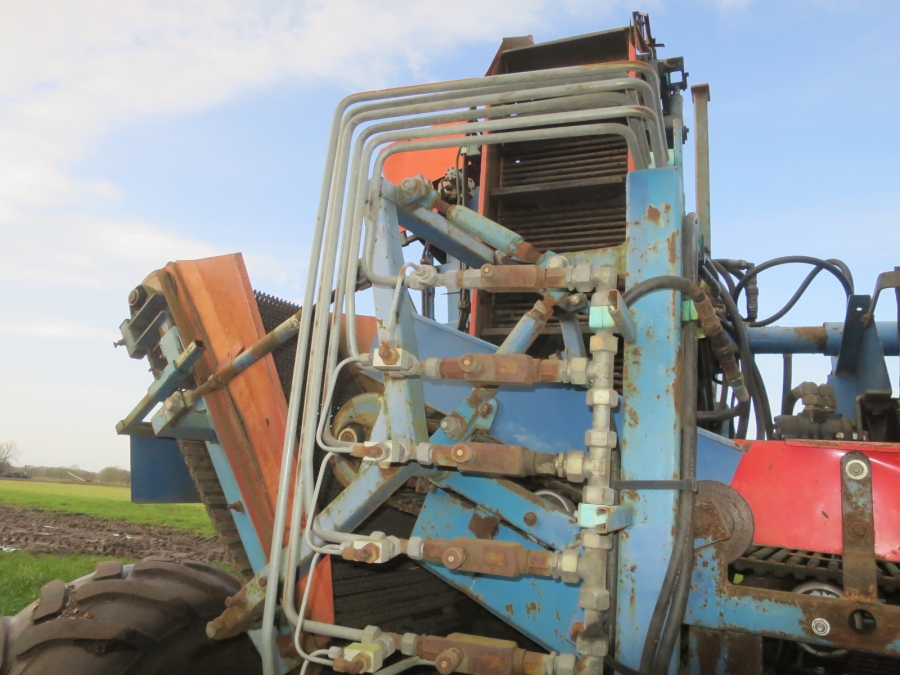 5083 Asa-Lift carrot harvester T-140B