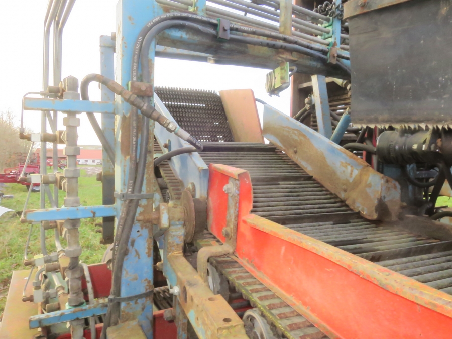 5083 Asa-Lift carrot harvester T-140B