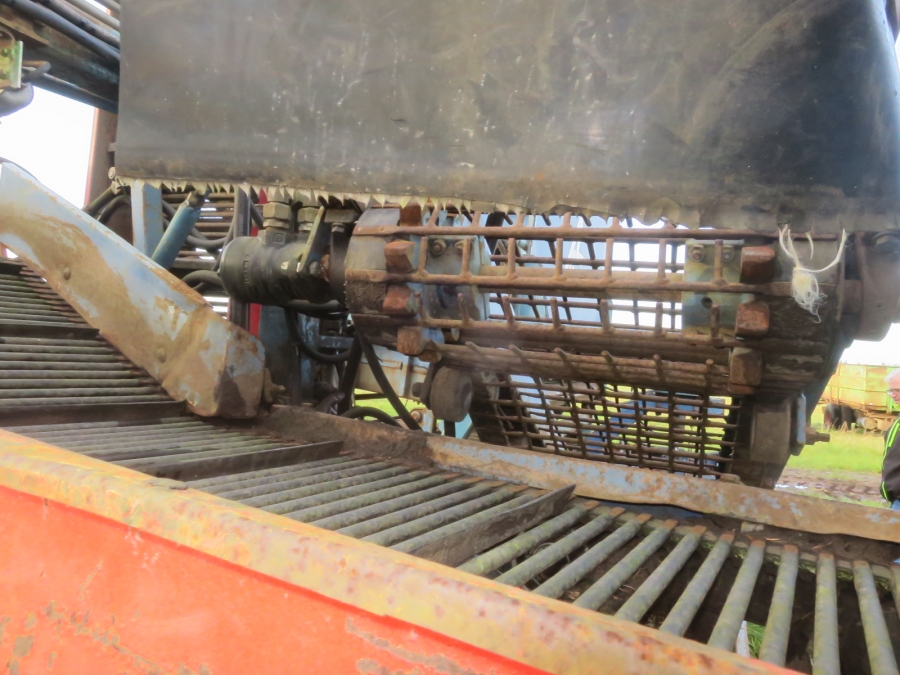 5083 Asa-Lift carrot harvester T-140B
