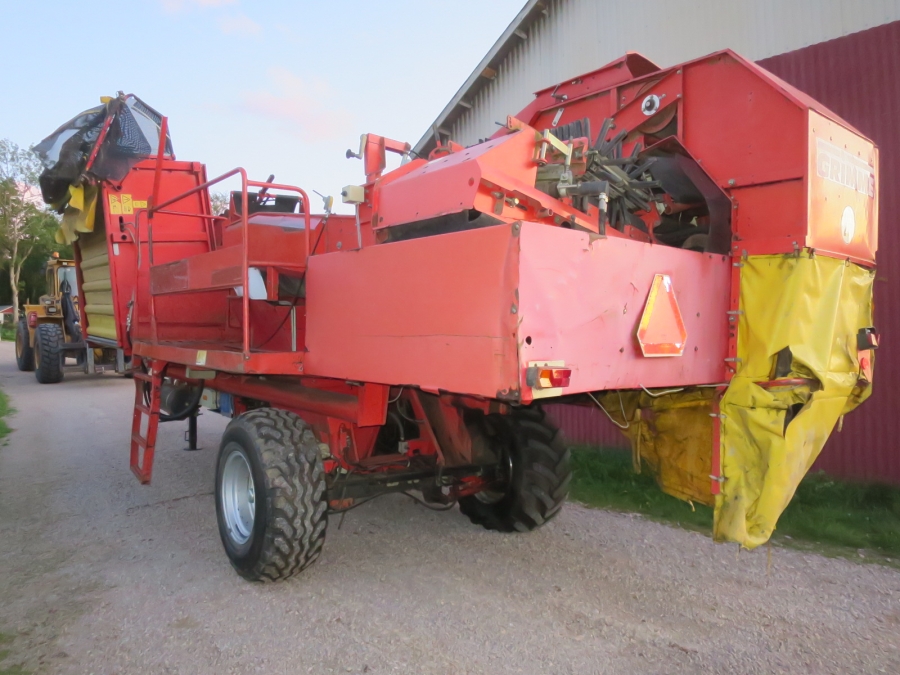 5086 Grimme SE75-30 potato harvester