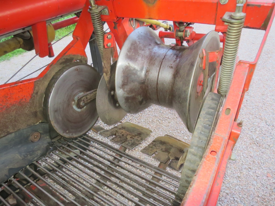 5086 Grimme SE75-30 potato harvester