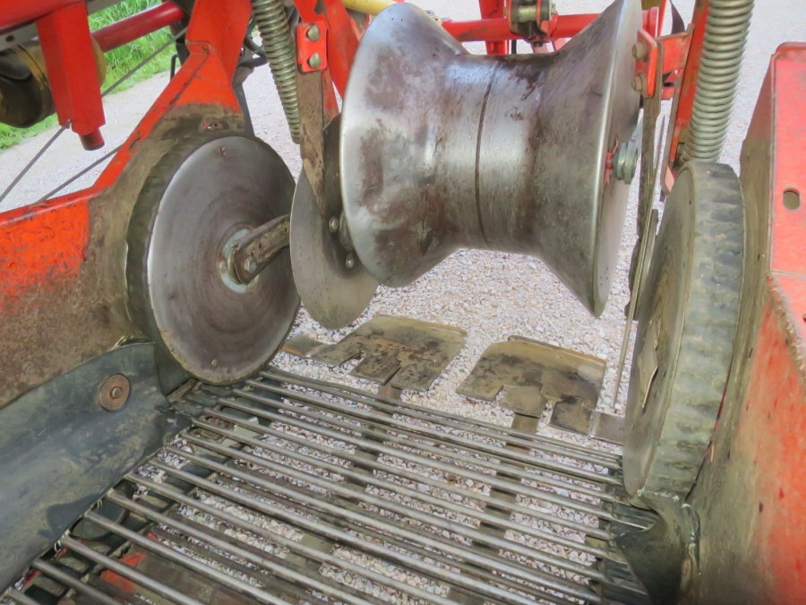 5086 Grimme SE75-30 potato harvester
