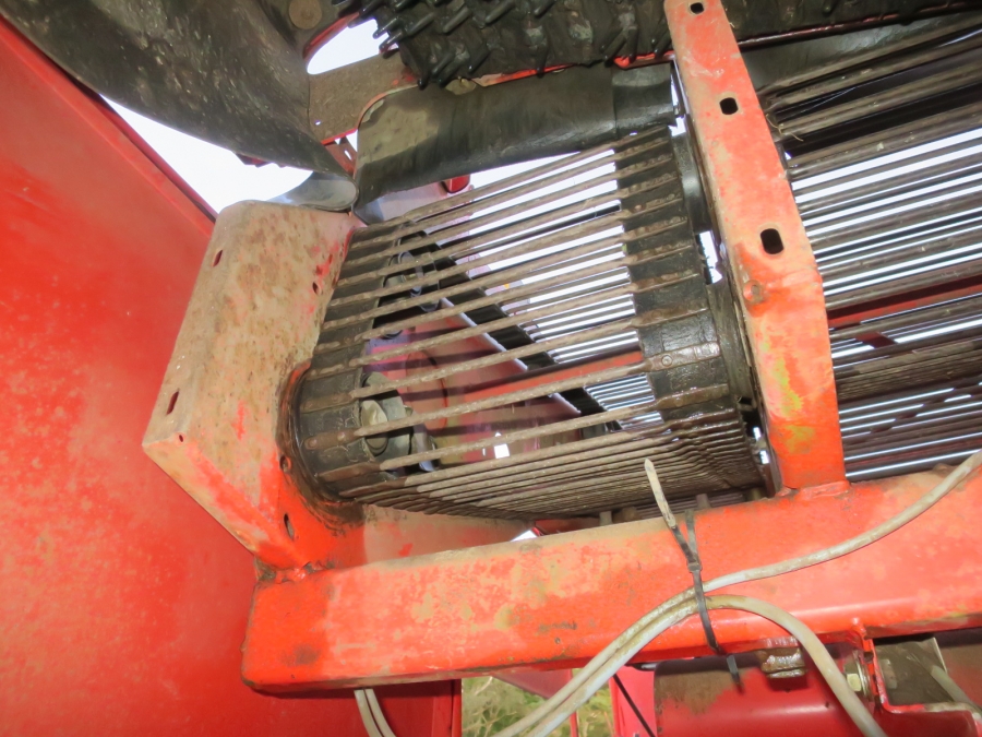 5086 Grimme SE75-30 potato harvester