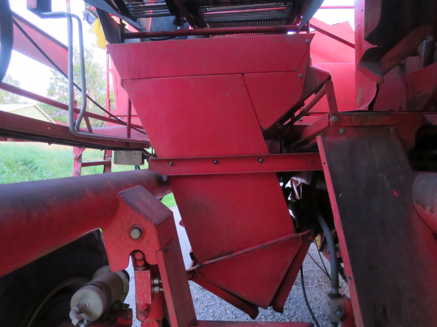 5086 Grimme SE75-30 potato harvester