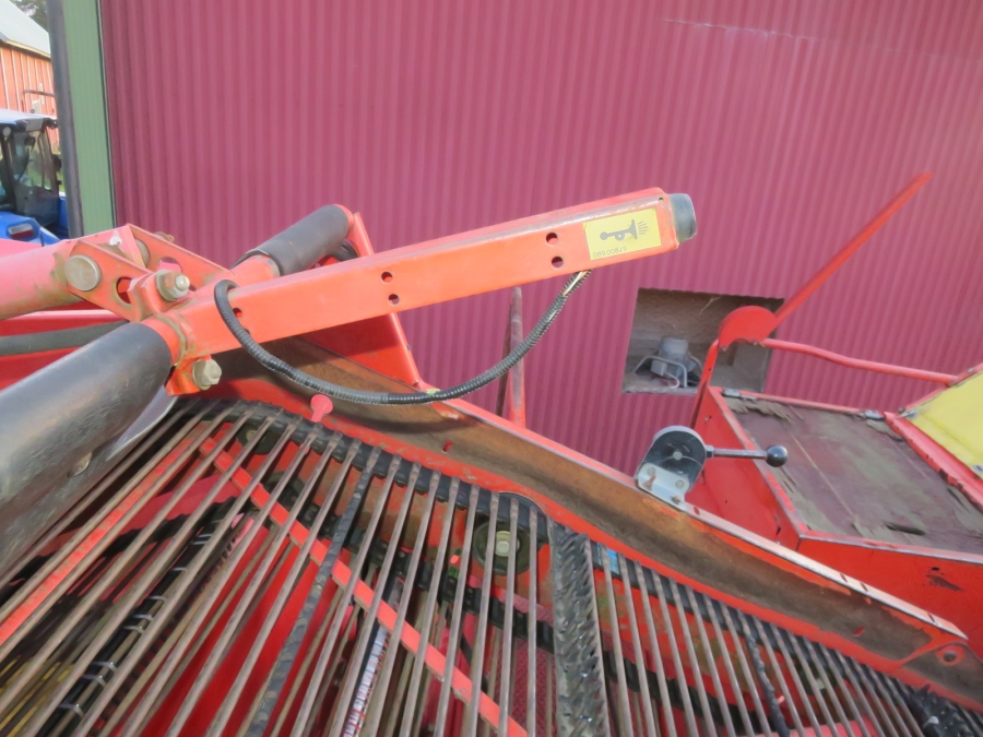 5086 Grimme SE75-30 potato harvester