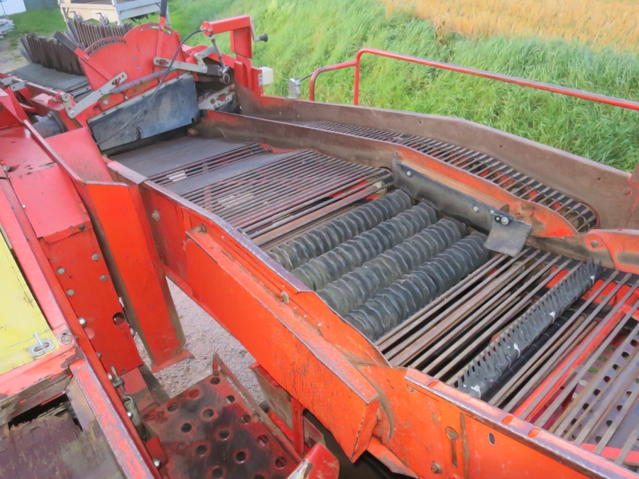 5086 Grimme SE75-30 potato harvester