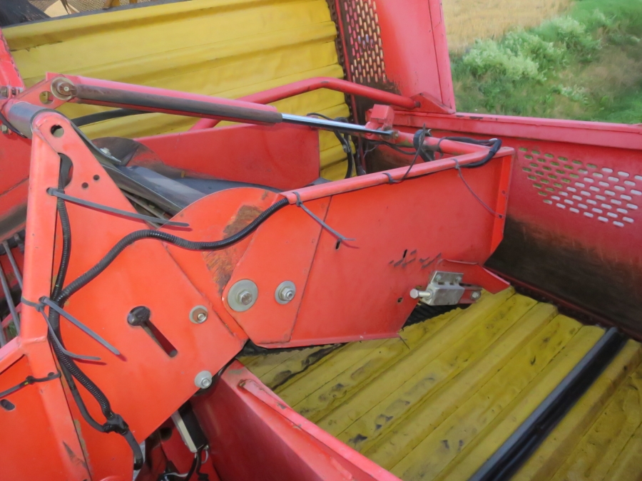 5086 Grimme SE75-30 potato harvester