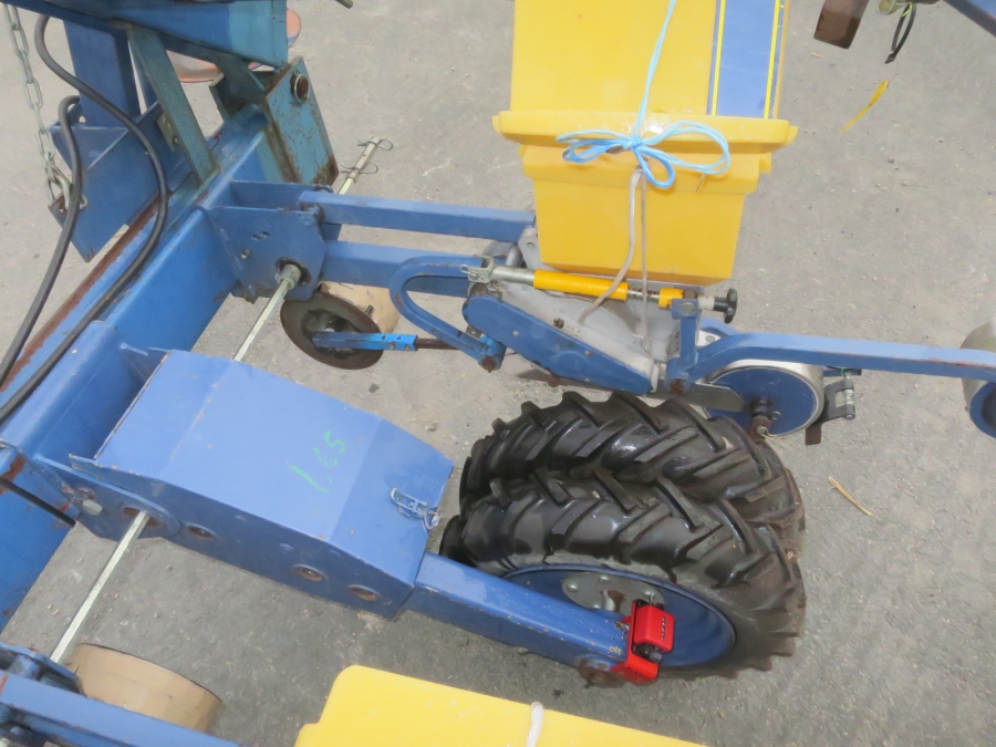 5101 Nibex 500 Seeder 6 rows. 