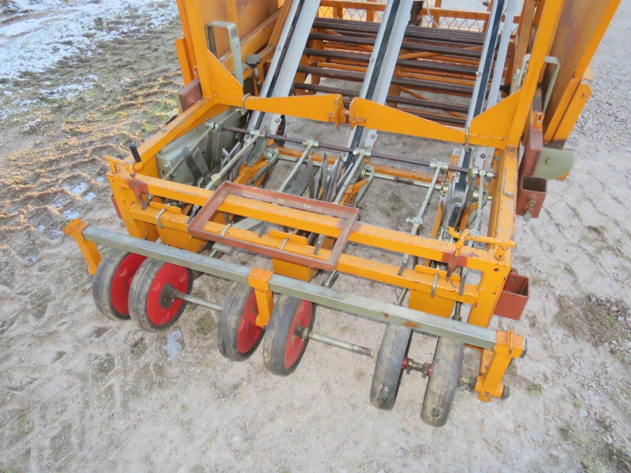 5133 Regero 3 row transplanter planting machine