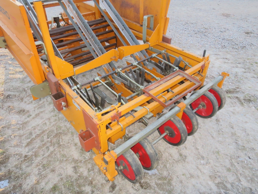 5133 Regero 3 row transplanter planting machine
