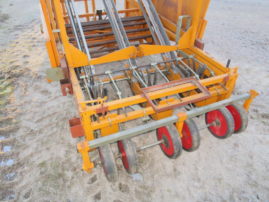 5133 Regero 3 row transplanter planting machine
