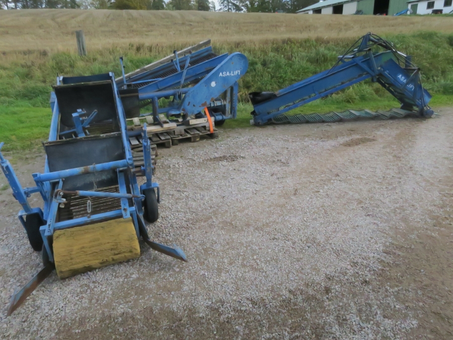 5138 Asa-Lift onion loader with elevator