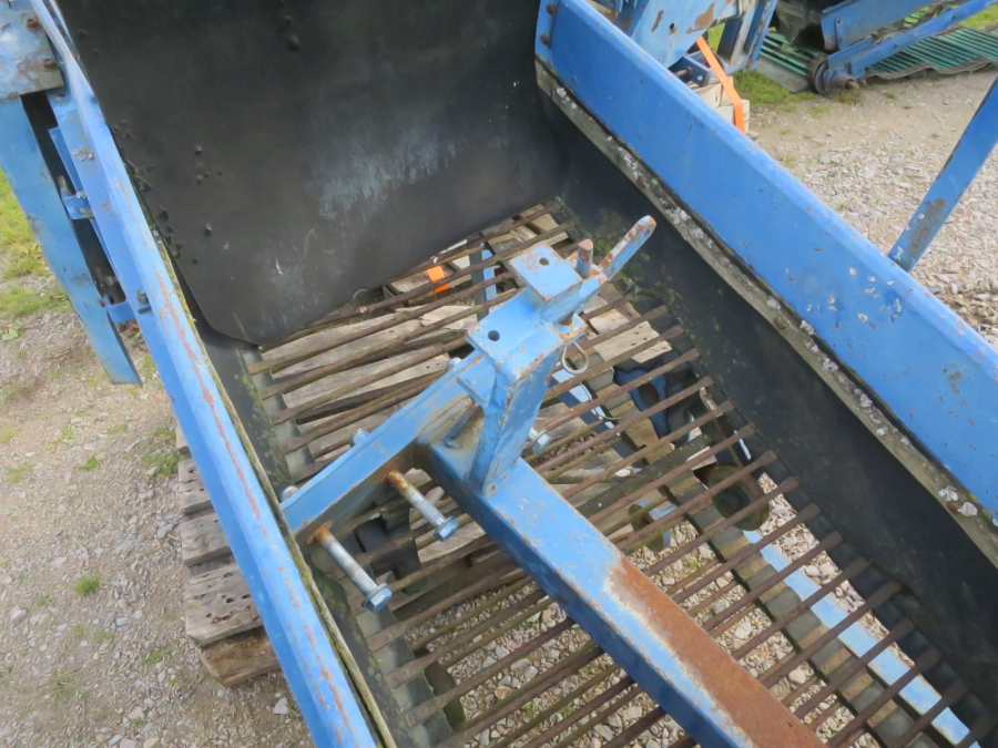 5138 Asa-Lift onion loader with elevator
