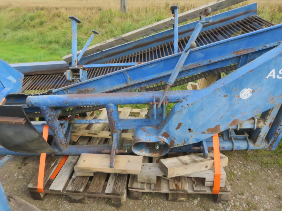 5138 Asa-Lift onion loader with elevator