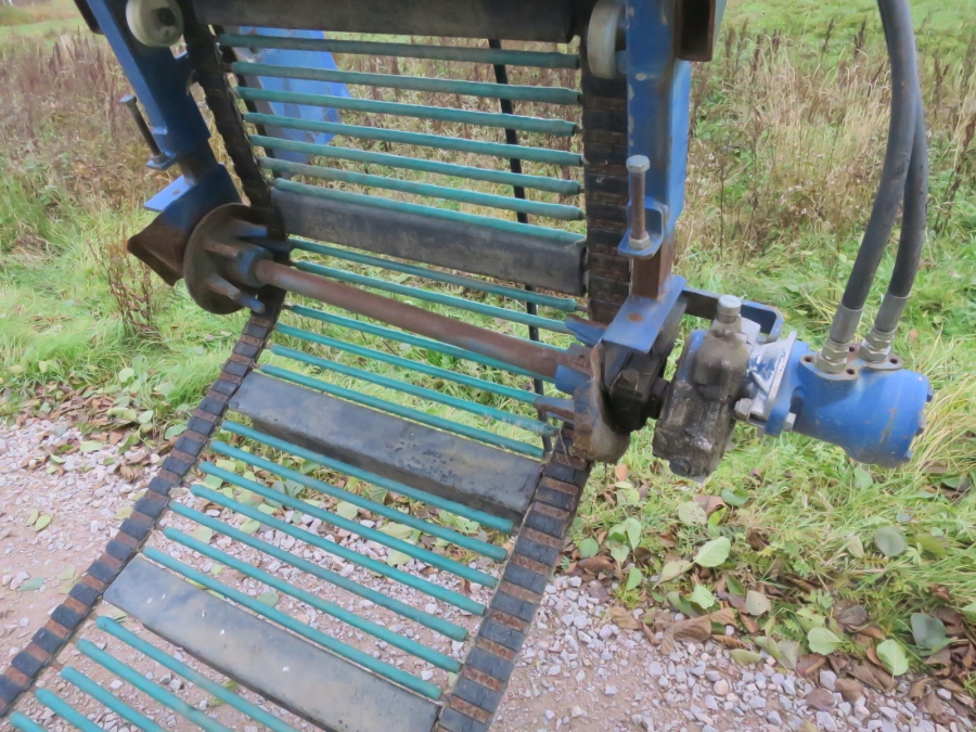 5138 Asa-Lift onion loader with elevator