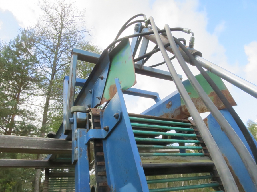 5138 Asa-Lift onion loader with elevator