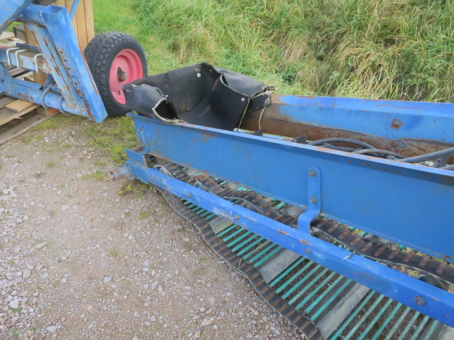 5138 Asa-Lift onion loader with elevator