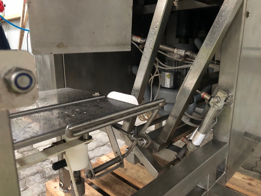 5155 Newtec 2000 / G45 weigher and bagger