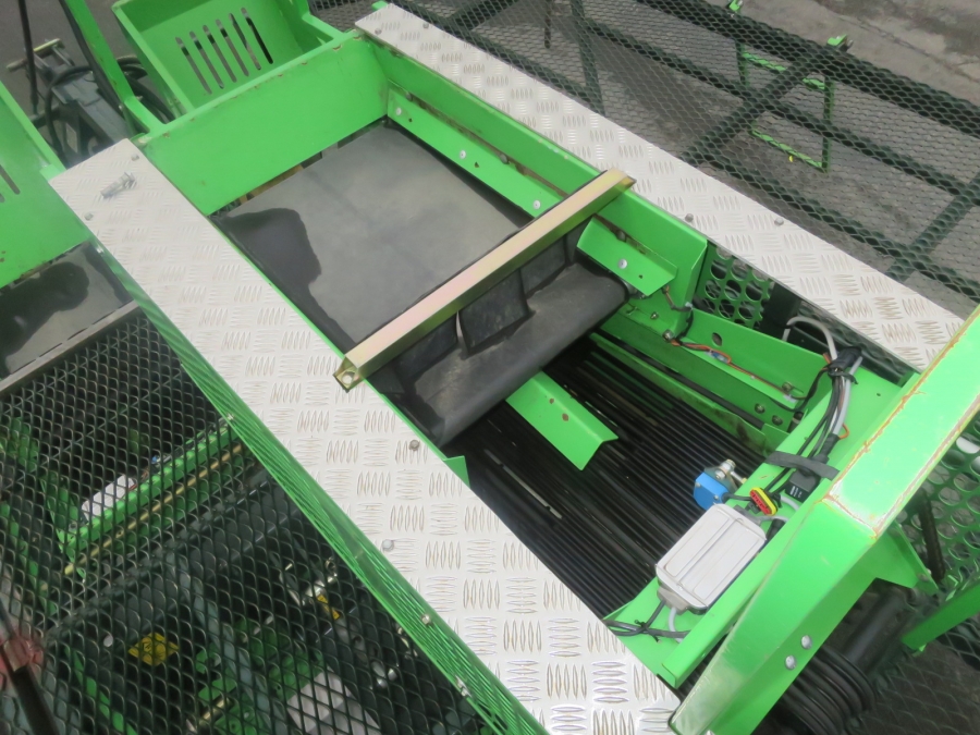 5157 Miedema Structural belt planter for bed