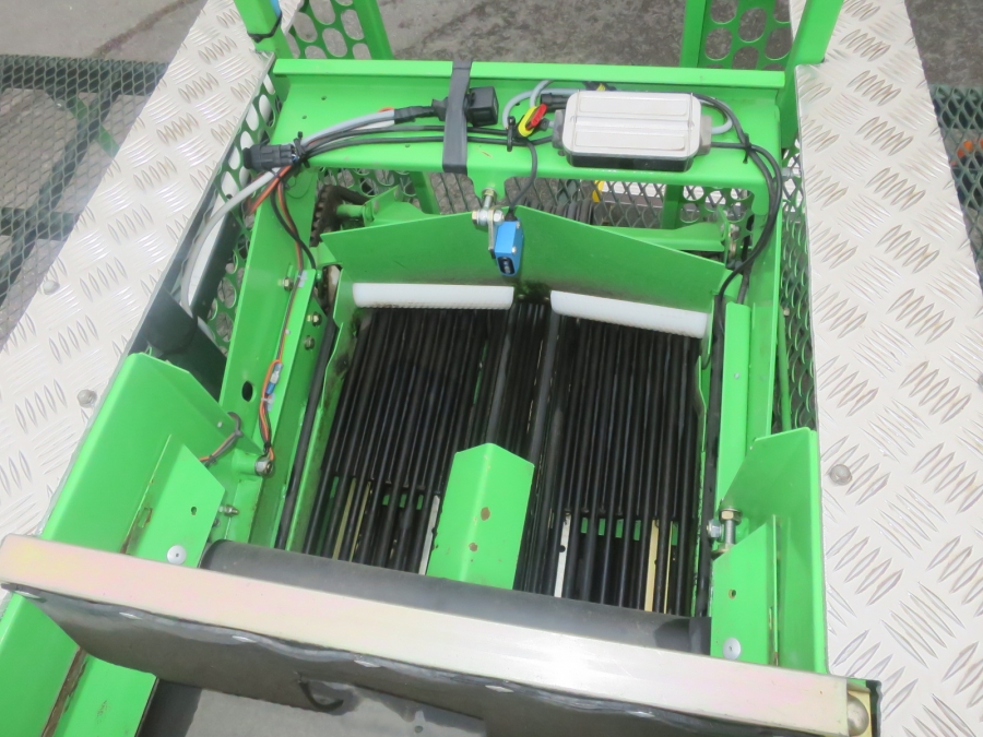 5157 Miedema Structural belt planter for bed